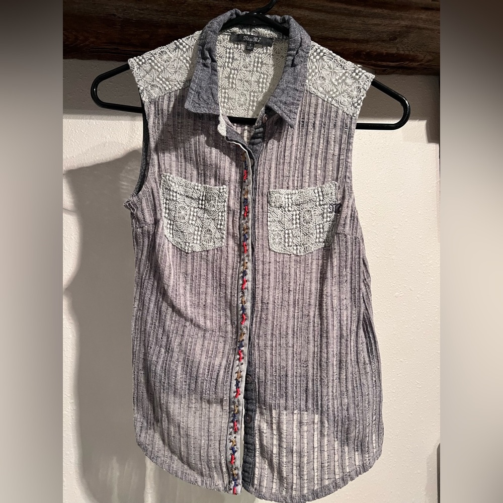 Miss Me sleeveless button up